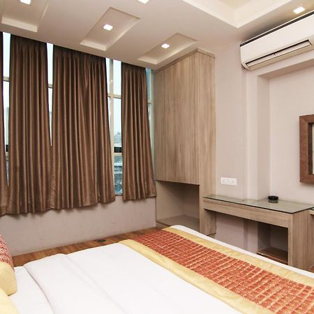 Oyo 23603 Hotel Merry Gold New Delhi Luaran gambar