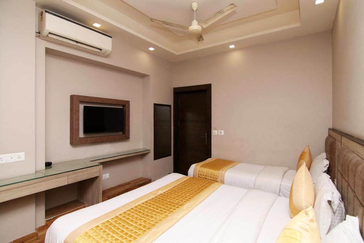 Oyo 23603 Hotel Merry Gold New Delhi Luaran gambar