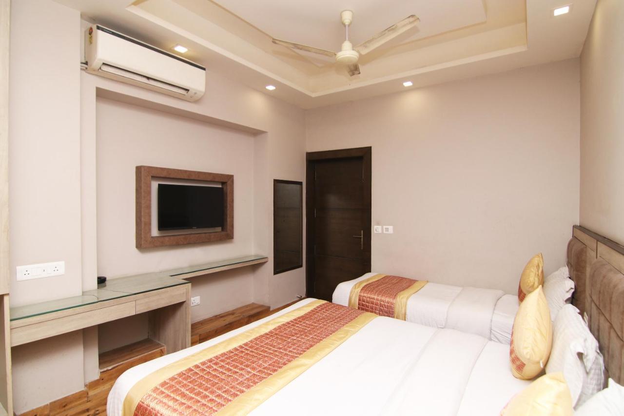 Oyo 23603 Hotel Merry Gold New Delhi Luaran gambar