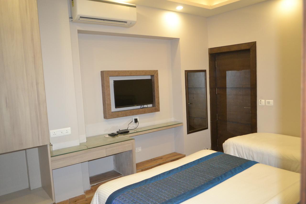 Oyo 23603 Hotel Merry Gold New Delhi Luaran gambar